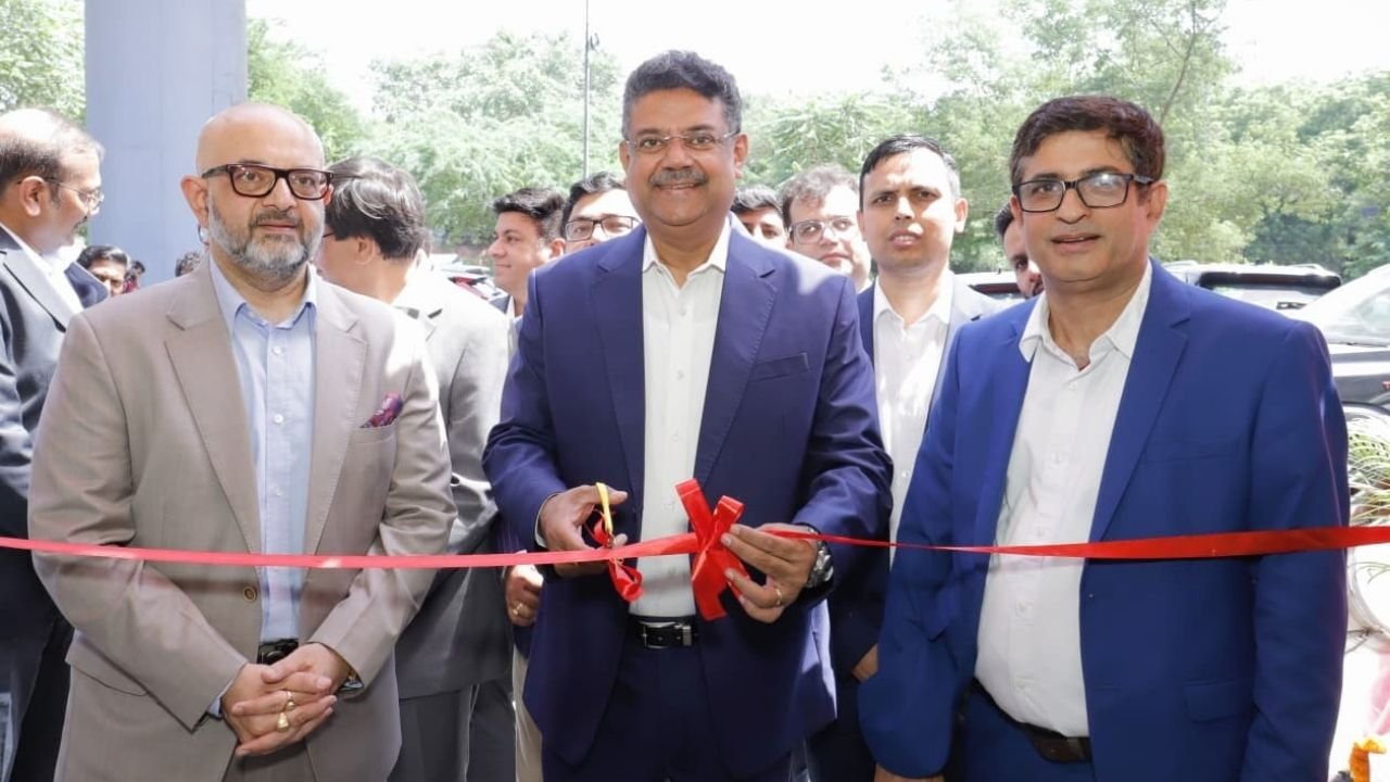 NISSAN BRIGHT SHOWROOM IN DELHI